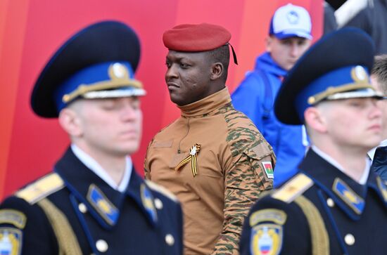Президент РФ В. Путин и иностранные лидеры на военном параде в честь 80-летия Победы 