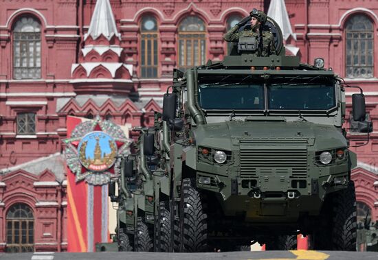 Бронеавтомобили "Тайфун" К53949 ("Феникс") на Красной площади в Москве на военном параде, посвященном 80-летию Победы в Великой Отечественной войне. Место: Россия, Москва. Автор: Рамиль Ситдиков/РИА Новости. Москва. Военный парад, посвященный 80-летию Победы в Великой Отечественной войне