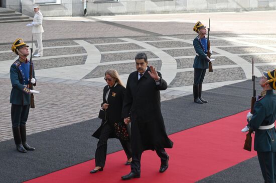 Президент Венесуэлы Николас Мадуро с супругой Силией Флорес прибыли в Кремль на встречу с президентом РФ Владимиром Путиным перед военным парадом, посвященном 80-летию Победы. 9 мая Россия отмечает 80-летие Победы в Великой Отечественной войне 1941-1945 годов. Место: Россия, Москва. Автор: Алексей Даничев/РИА Новости. Встреча президента РФ В. Путина и иностранных лидеров