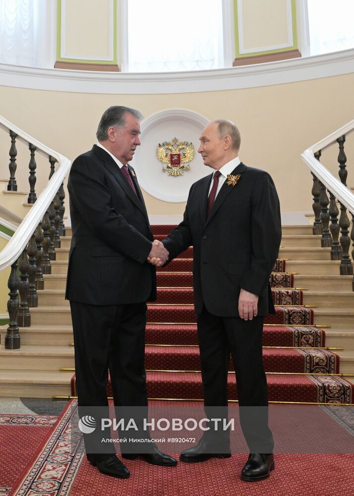 Встреча президента РФ В. Путина и иностранных лидеров