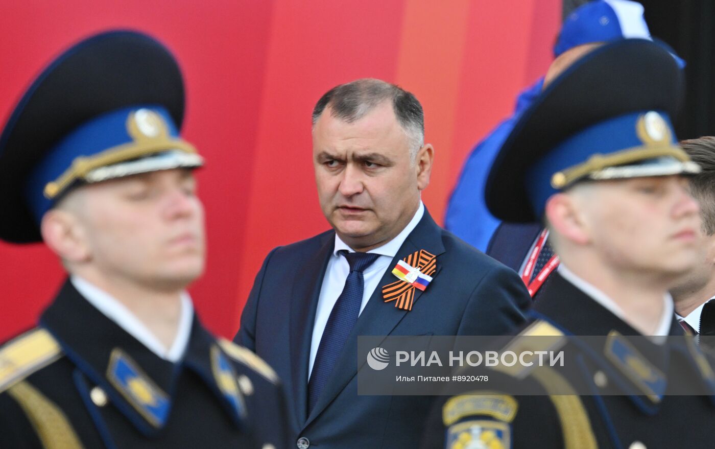 Президент РФ В. Путин и иностранные лидеры на военном параде в честь 80-летия Победы