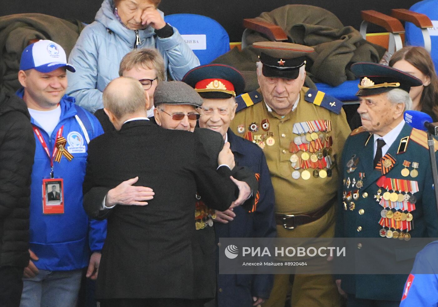 Президент РФ В. Путин и иностранные лидеры на военном параде в честь 80-летия Победы