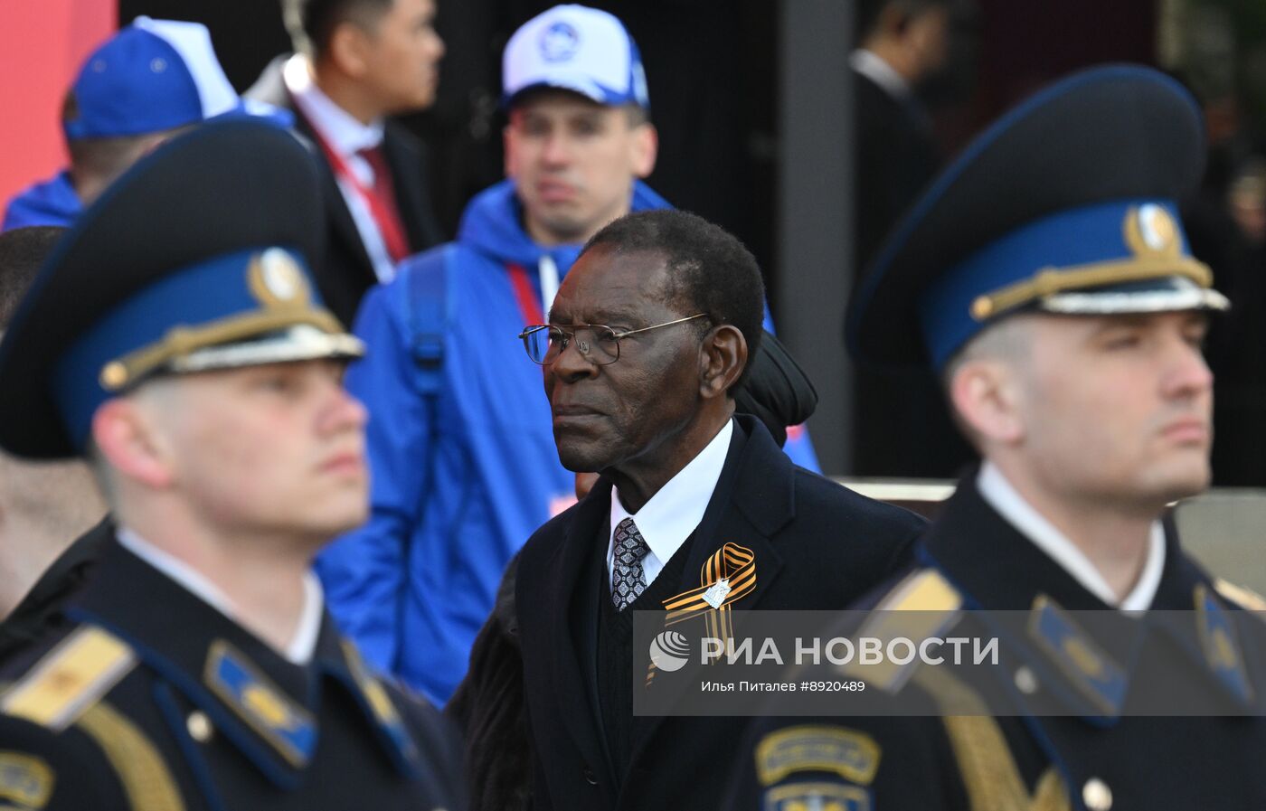 Президент РФ В. Путин и иностранные лидеры на военном параде в честь 80-летия Победы