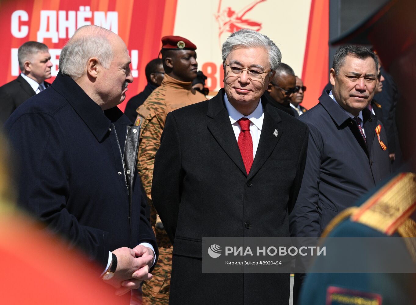 Церемония возложения цветов к Могиле Неизвестного солдата