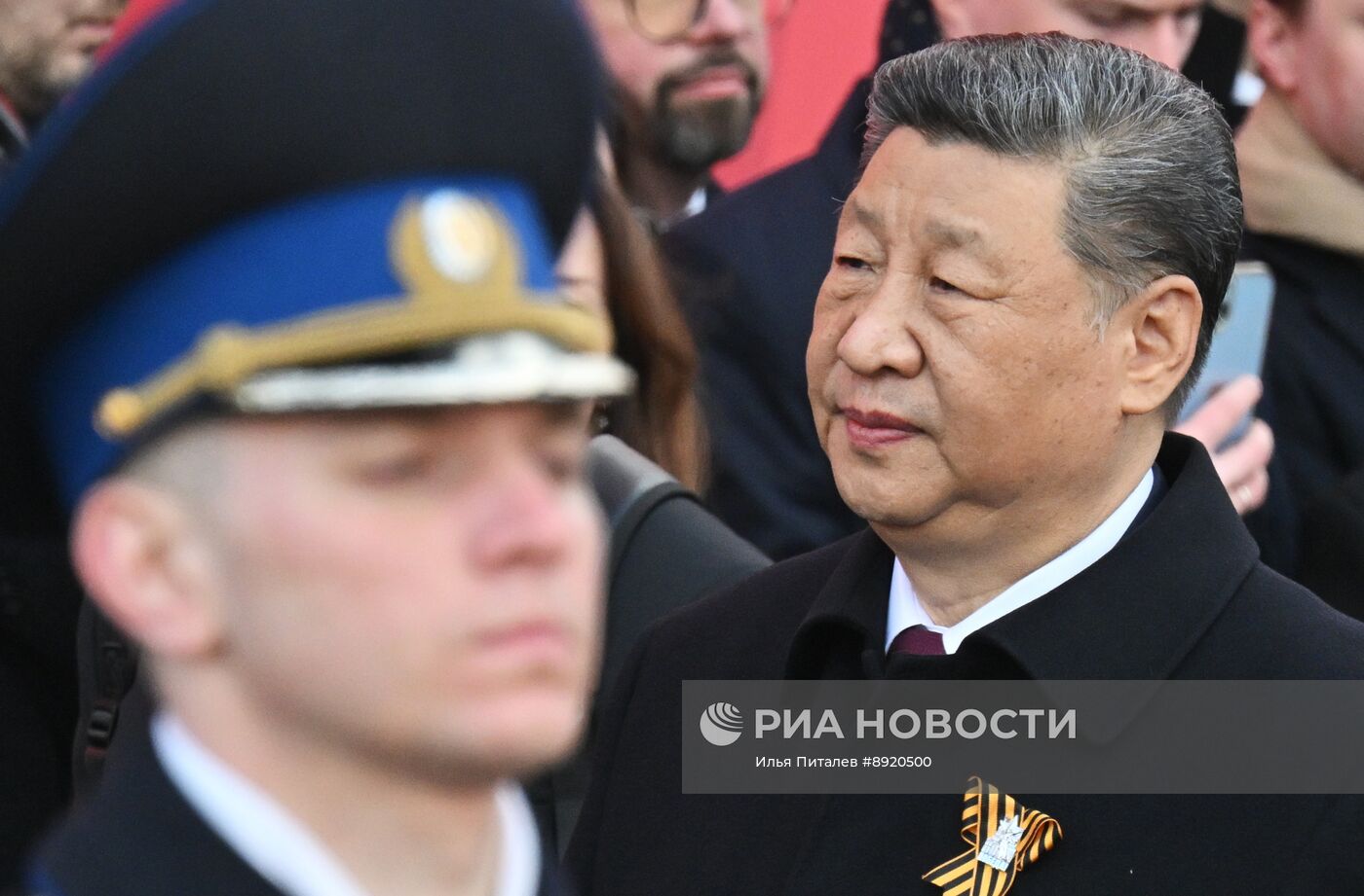 Президент РФ В. Путин и иностранные лидеры на военном параде в честь 80-летия Победы