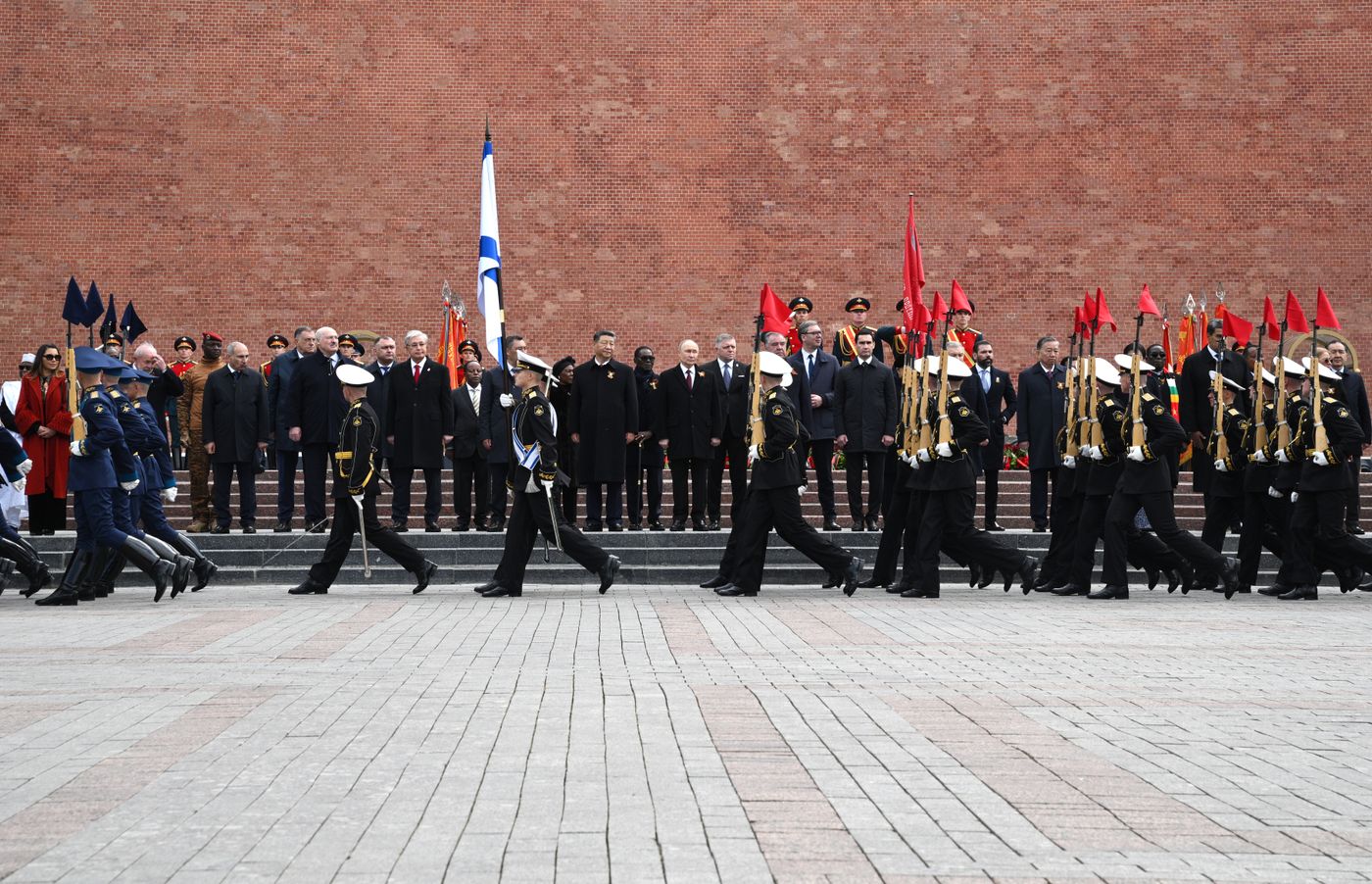 Церемония возложения цветов к Могиле Неизвестного солдата