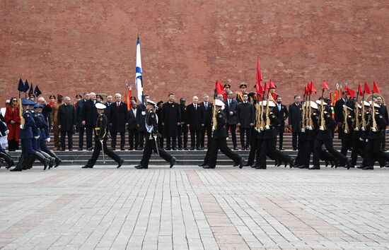 Церемония возложения цветов к Могиле Неизвестного солдата