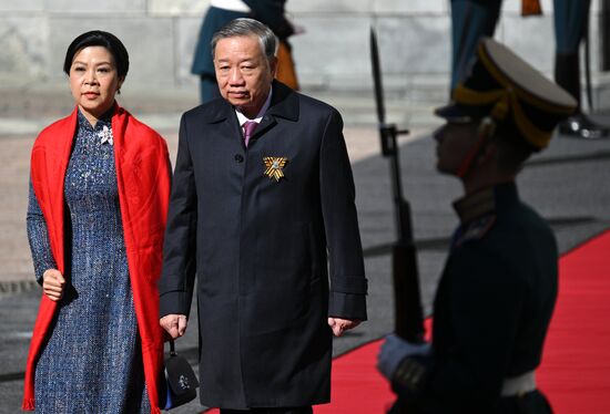 Генеральный секретарь Центрального комитета Коммунистической партии Вьетнама То Лам с супругой Нго Фыонг Ли прибыли в Кремль на встречу с президентом РФ Владимиром Путиным перед военным парадом, посвященном 80-летию Победы. 9 мая Россия отмечает 80-летие Победы в Великой Отечественной войне 1941-1945 годов. Место: Россия, Москва. Автор: Алексей Даничев/РИА Новости. Встреча президента РФ В. Путина и иностранных лидеров