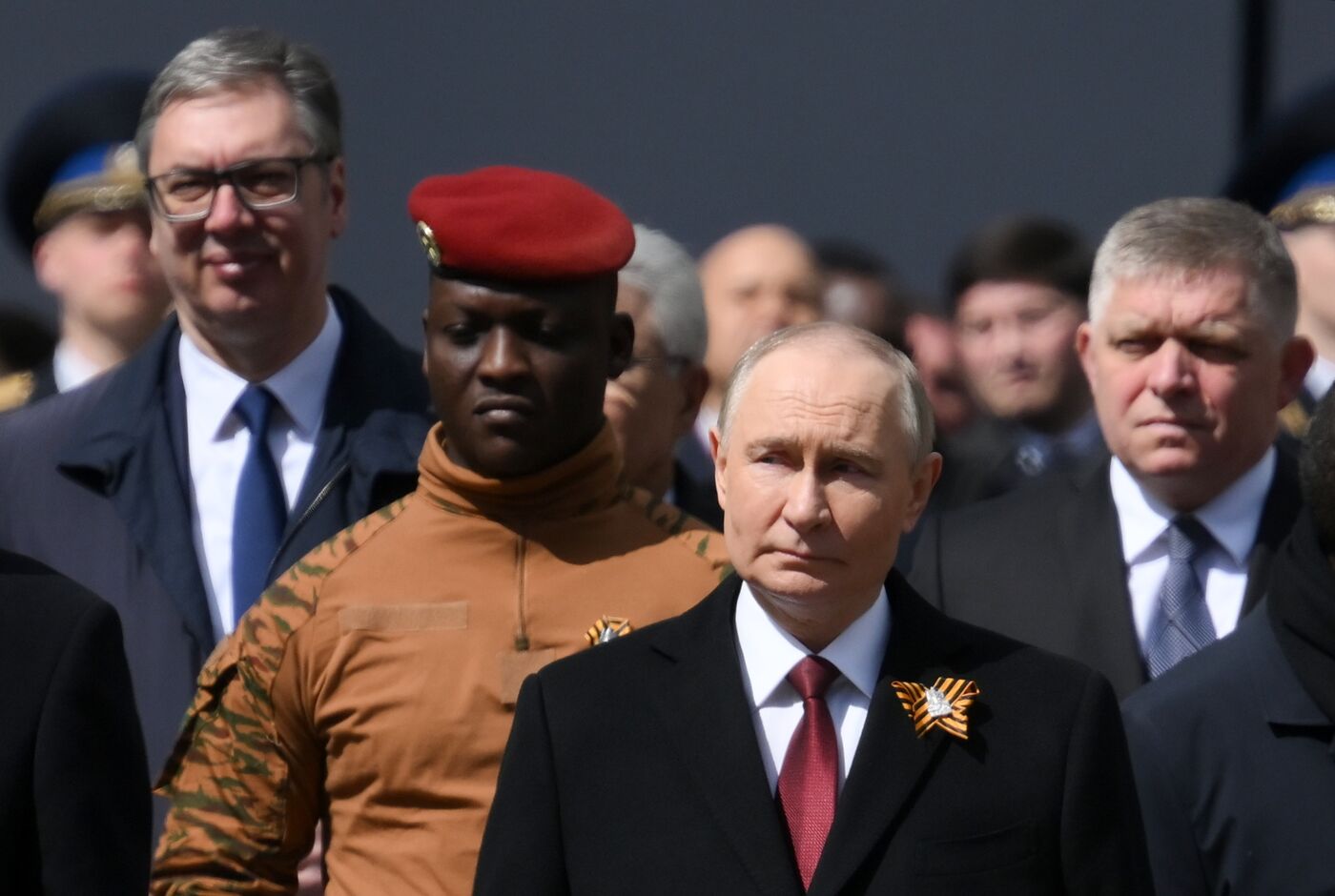Церемония возложения цветов к Могиле Неизвестного солдата