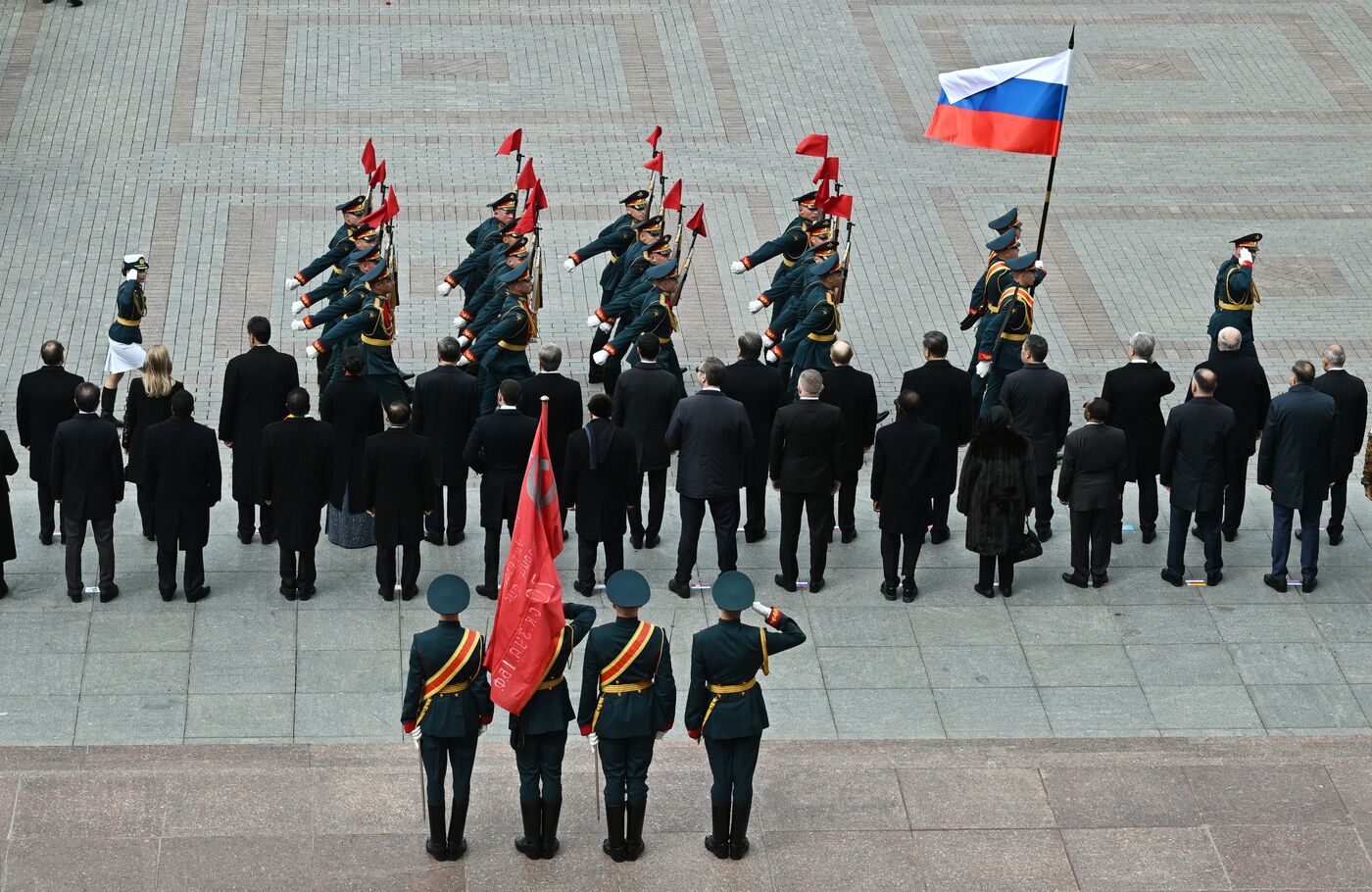 Церемония возложения цветов к Могиле Неизвестного солдата