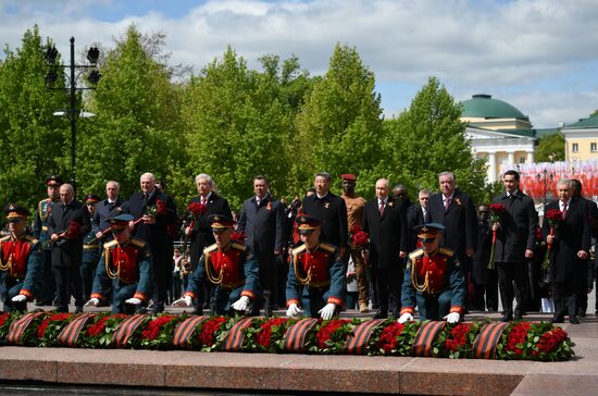 Церемония возложения цветов к Могиле Неизвестного солдата