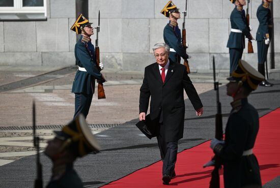 Президент Республики Казахстан Касым-Жомарт Токаев прибыл в Кремль на встречу с президентом РФ Владимиром Путиным перед военным парадом, посвященном 80-летию Победы. 9 мая Россия отмечает 80-летие Победы в Великой Отечественной войне 1941-1945 годов. Место: Россия, Москва. Автор: Алексей Даничев/РИА Новости. Встреча президента РФ В. Путина и иностранных лидеров