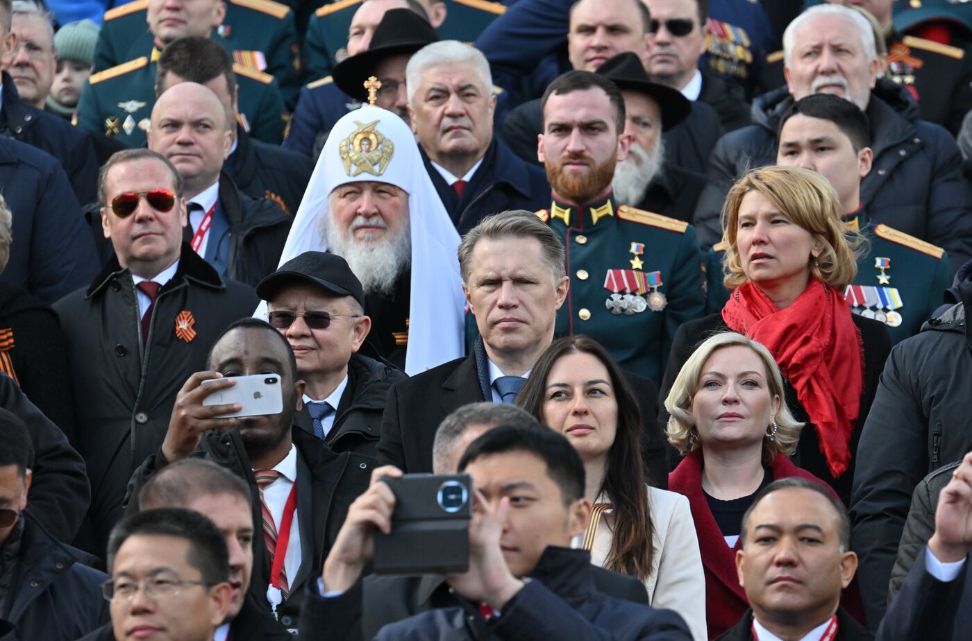 Официальные лица на военном параде в честь 80-летия Победы 