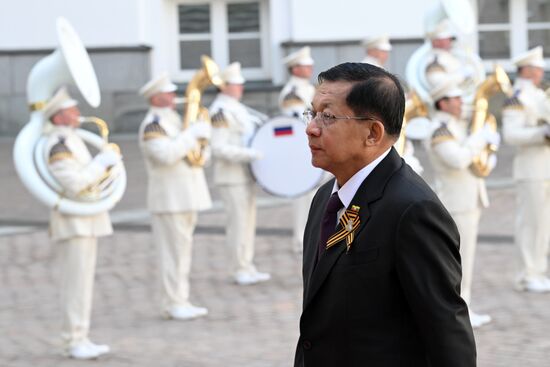 Председатель Государственного административного совета Мьянмы генерал Мин Аунг Хлайн прибыл в Кремль на встречу с президентом РФ Владимиром Путиным перед военным парадом, посвященном 80-летию Победы. 9 мая Россия отмечает 80-летие Победы в Великой Отечественной войне 1941-1945 годов. Место: Россия, Москва. Автор: Алексей Даничев/РИА Новости. Встреча президента РФ В. Путина и иностранных лидеров