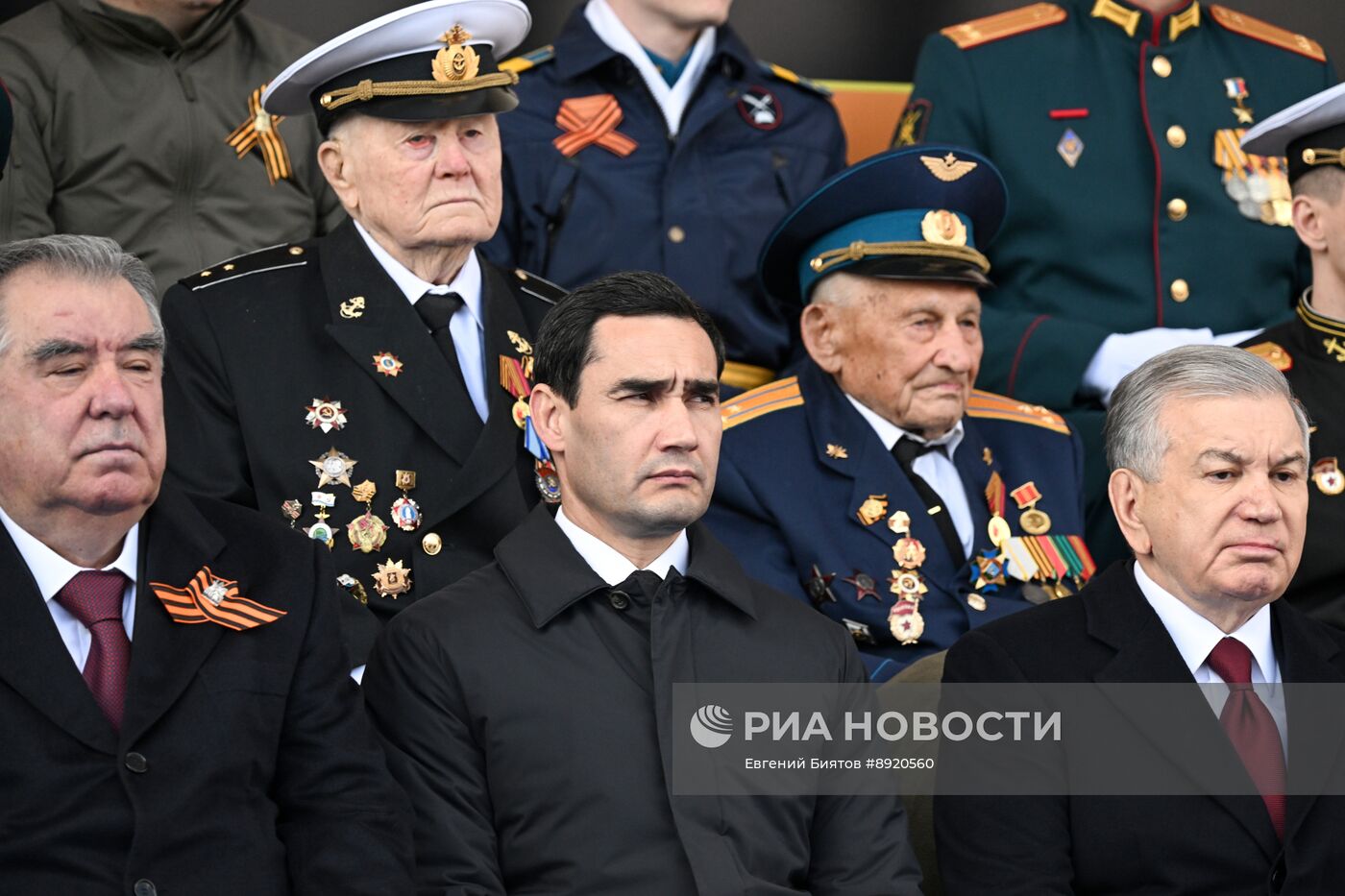 Президент РФ В. Путин и иностранные лидеры на военном параде в честь 80-летия Победы