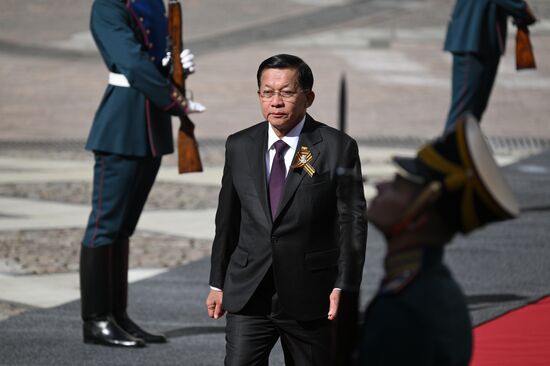 Председатель Государственного административного совета Мьянмы генерал Мин Аунг Хлайн прибыл в Кремль на встречу с президентом РФ Владимиром Путиным перед военным парадом, посвященном 80-летию Победы. 9 мая Россия отмечает 80-летие Победы в Великой Отечественной войне 1941-1945 годов. Место: Россия, Москва. Автор: Алексей Даничев/РИА Новости. Встреча президента РФ В. Путина и иностранных лидеров