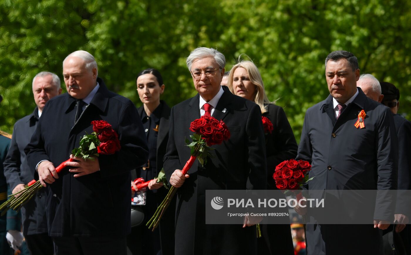 Церемония возложения цветов к Могиле Неизвестного солдата
