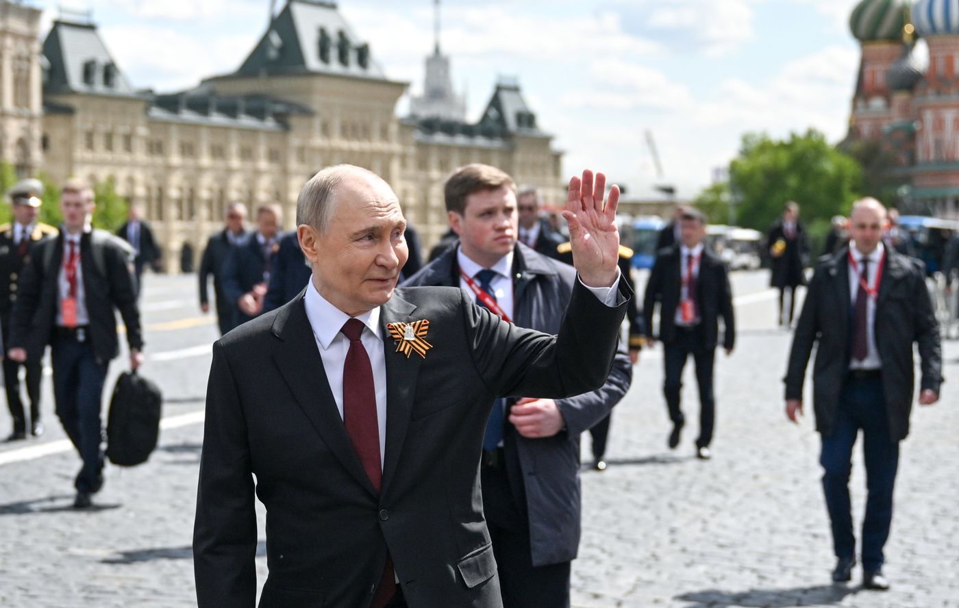 Президент РФ В. Путин и иностранные лидеры на военном параде в честь 80-летия Победы