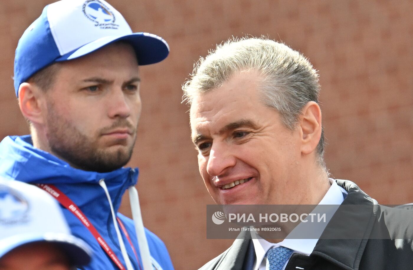 Официальные лица на военном параде в честь 80-летия Победы