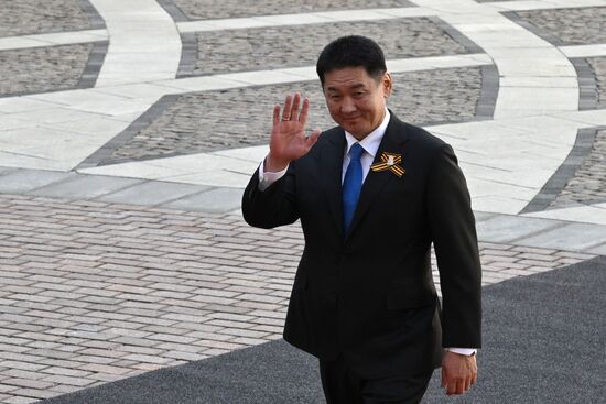 Президент Монголии Ухнаагийн Хурэлсух прибыл в Кремль на встречу с президентом РФ Владимиром Путиным перед военным парадом, посвященном 80-летию Победы. 9 мая Россия отмечает 80-летие Победы в Великой Отечественной войне 1941-1945 годов. Место: Россия, Москва. Автор: Алексей Даничев/РИА Новости. Встреча президента РФ В. Путина и иностранных лидеров