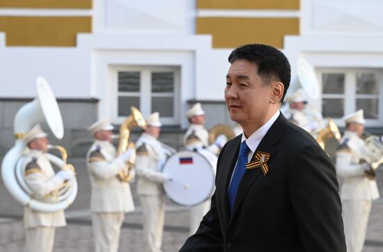 Президент Монголии Ухнаагийн Хурэлсух прибыл в Кремль на встречу с президентом РФ Владимиром Путиным перед военным парадом, посвященном 80-летию Победы. 9 мая Россия отмечает 80-летие Победы в Великой Отечественной войне 1941-1945 годов. Место: Россия, Москва. Автор: Алексей Даничев/РИА Новости. Встреча президента РФ В. Путина и иностранных лидеров