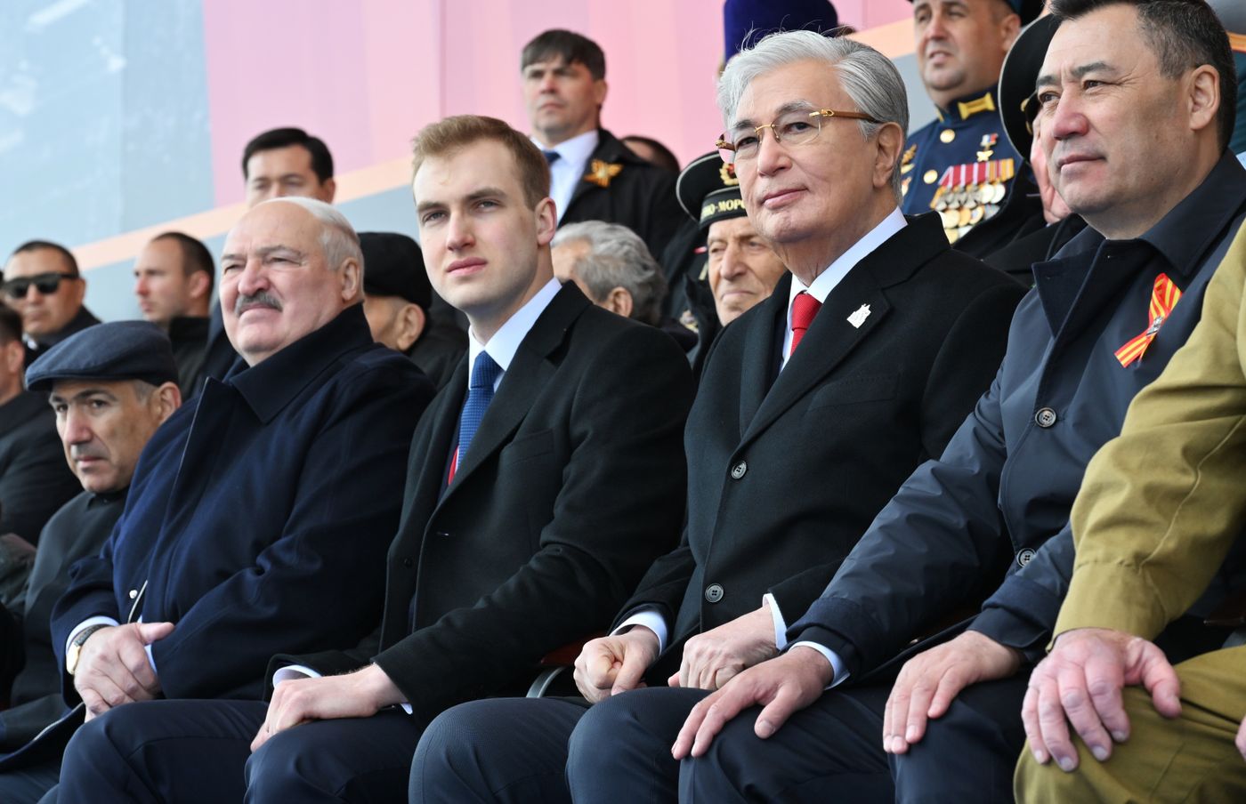 Президент РФ В. Путин и иностранные лидеры на военном параде в честь 80-летия Победы 