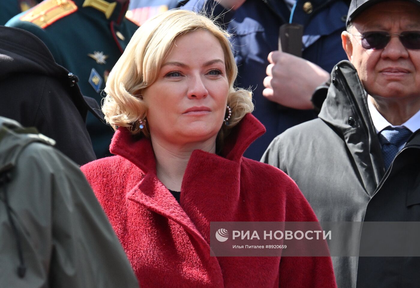 Официальные лица на военном параде в честь 80-летия Победы