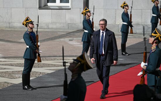 Президент Сербии Александр Вучич прибыл в Кремль на встречу с президентом РФ Владимиром Путиным перед военным парадом, посвященном 80-летию Победы. 9 мая Россия отмечает 80-летие Победы в Великой Отечественной войне 1941-1945 годов. Место: Россия, Москва. Автор: Алексей Даничев/РИА Новости. Встреча президента РФ В. Путина и иностранных лидеров