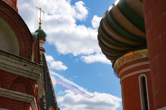 Штурмовики Су-25 на Красной площади в Москве на военном параде, посвященном 80-летию Победы в Великой Отечественной войне. Место: Россия, Москва. Автор: Александр Вильф/РИА Новости. Москва. Военный парад, посвященный 80-летию Победы в Великой Отечественной войне