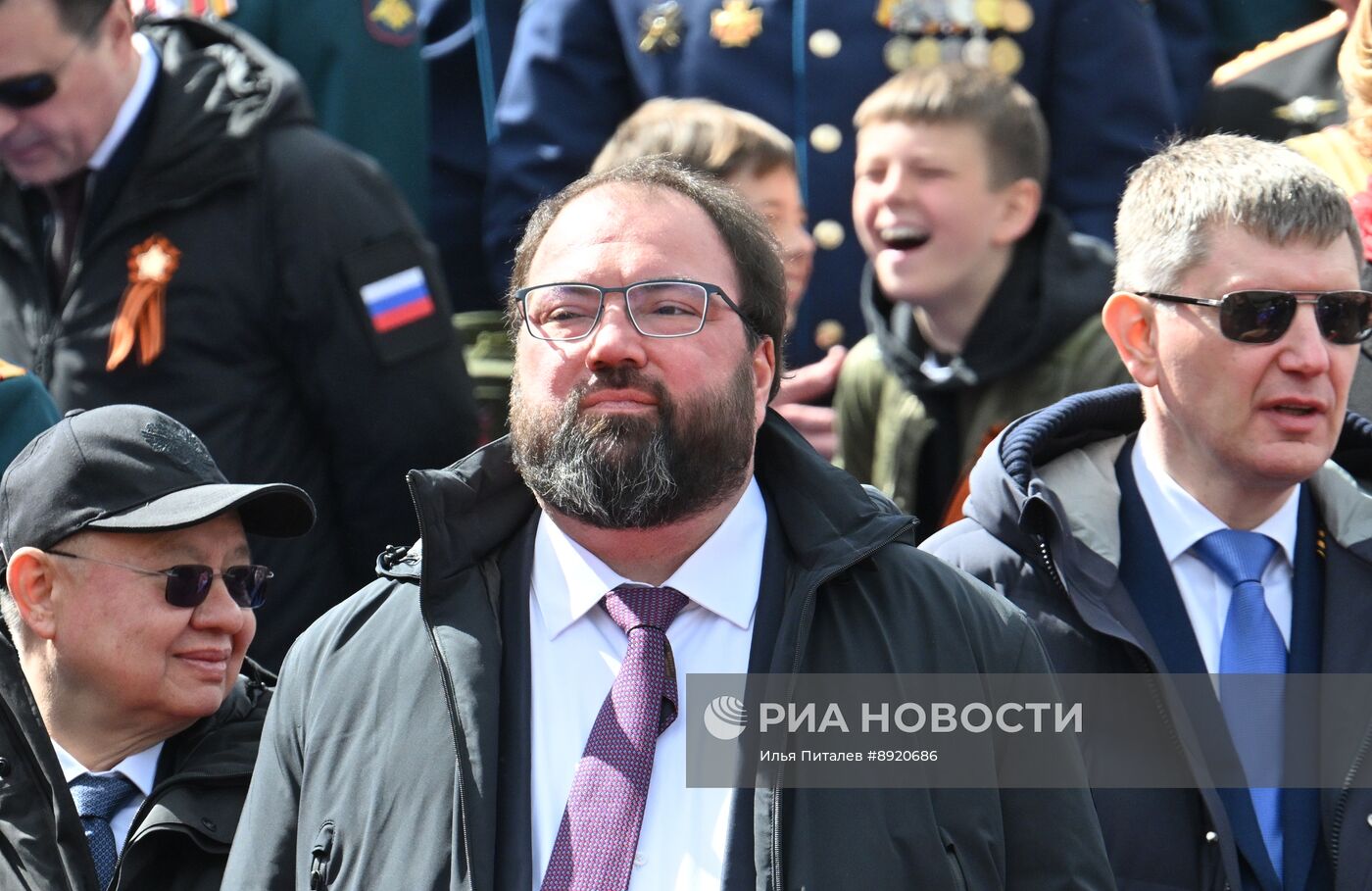 Официальные лица на военном параде в честь 80-летия Победы