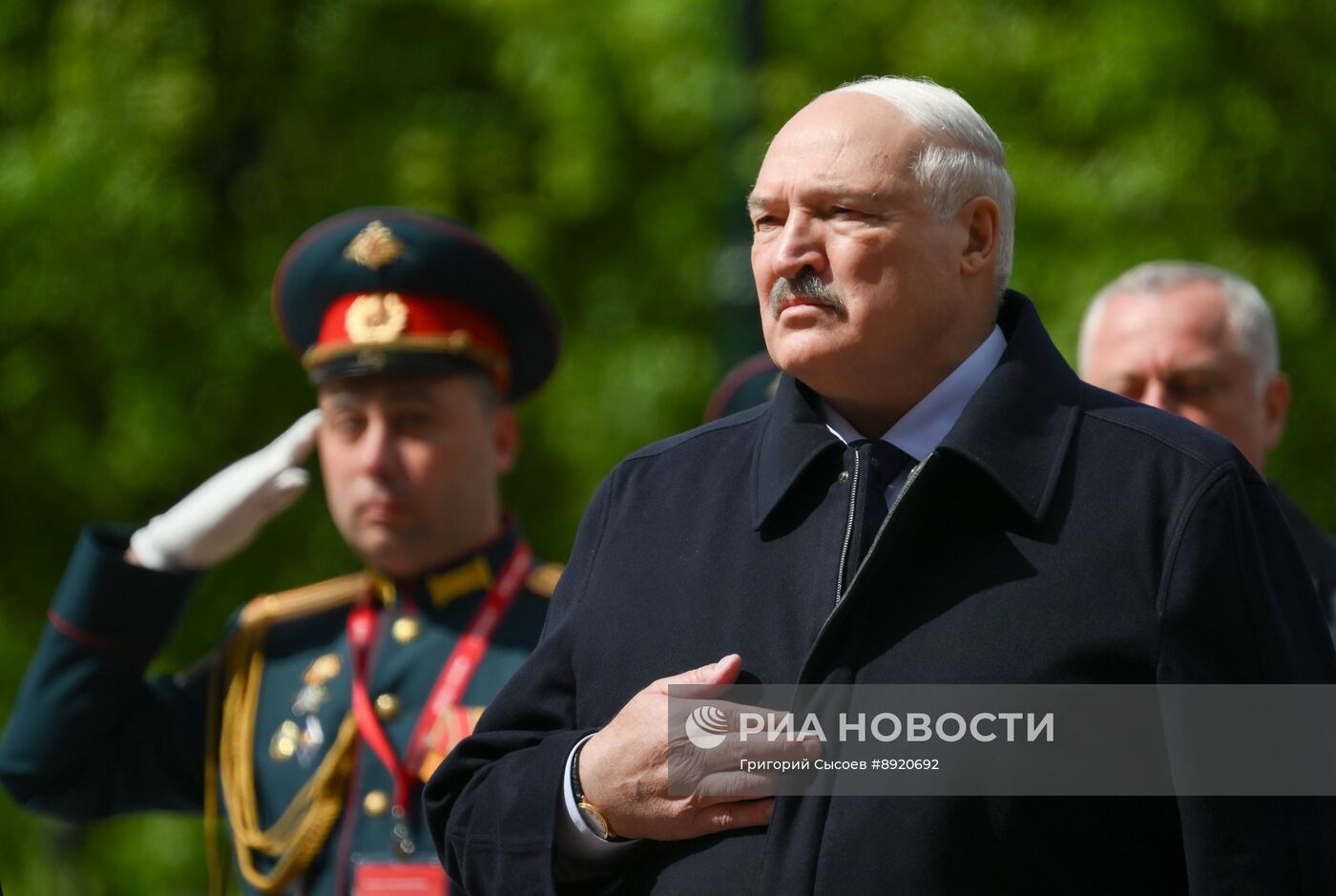Церемония возложения цветов к Могиле Неизвестного солдата