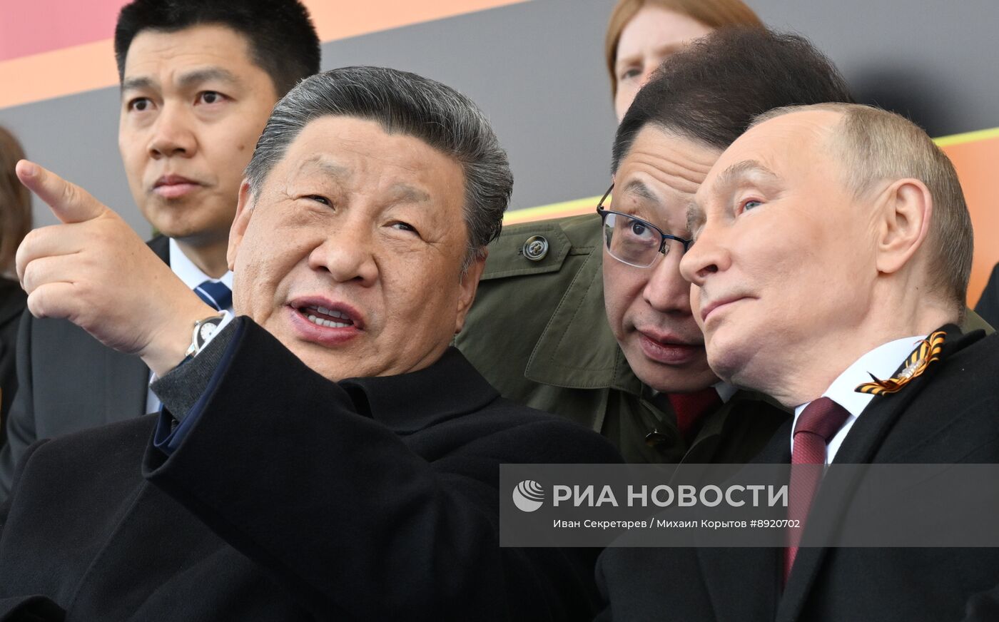 Президент РФ В. Путин и иностранные лидеры на военном параде в честь 80-летия Победы