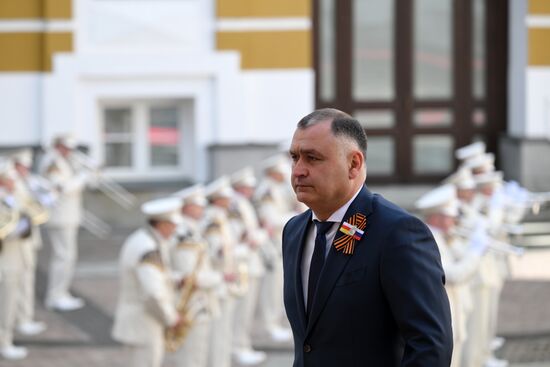 Президент Южной Осетии Алан Гаглоев прибыл в Кремль на встречу с президентом РФ Владимиром Путиным перед военным парадом, посвященном 80-летию Победы. 9 мая Россия отмечает 80-летие Победы в Великой Отечественной войне 1941-1945 годов. Место: Россия, Москва. Автор: Алексей Даничев/РИА Новости. Встреча президента РФ В. Путина и иностранных лидеров