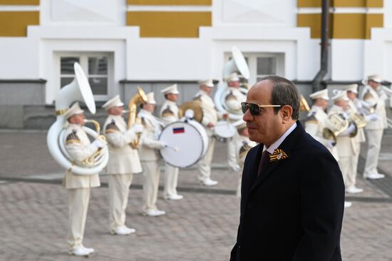 Президент Арабской Республики Египет Абдель Фаттах ас-Сиси прибыл в Кремль на встречу с президентом РФ Владимиром Путиным перед военным парадом, посвященном 80-летию Победы. 9 мая Россия отмечает 80-летие Победы в Великой Отечественной войне 1941-1945 годов. Место: Россия, Москва. Автор: Алексей Даничев/РИА Новости. Встреча президента РФ В. Путина и иностранных лидеров