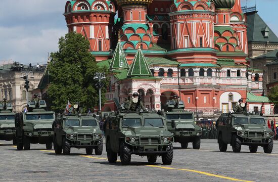 Бронеавтомобили "Тигр-М" на Красной площади в Москве на военном параде, посвященном 80-летию Победы в Великой Отечественной войне. Место: Россия, Москва. Автор: Анатолий Медведь/РИА Новости. Москва. Военный парад, посвященный 80-летию Победы в Великой Отечественной войне