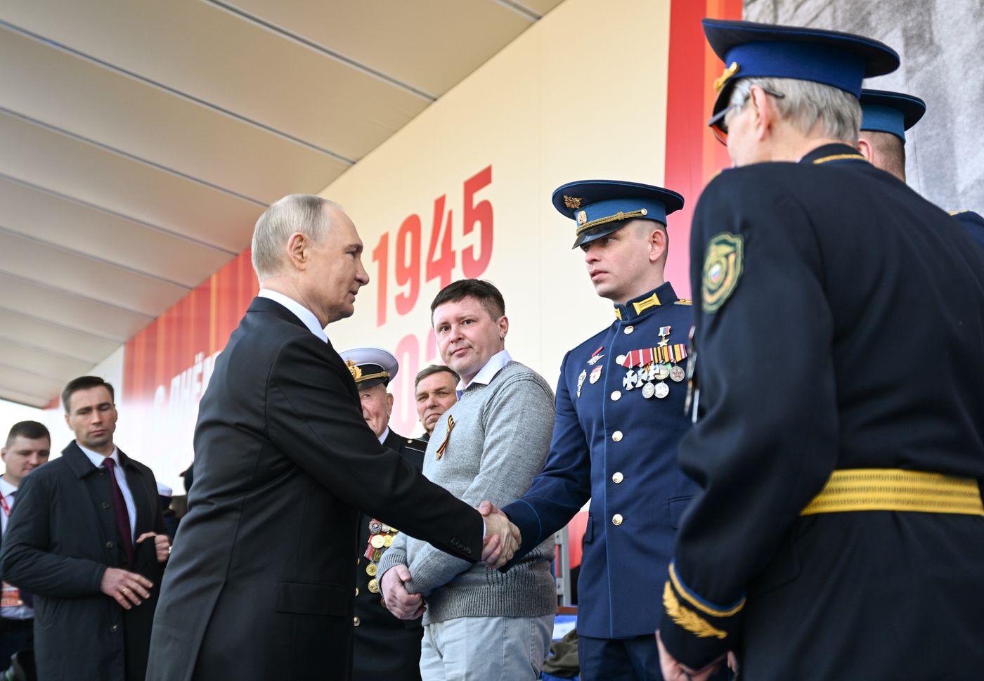 Президент РФ В. Путин и иностранные лидеры на военном параде в честь 80-летия Победы