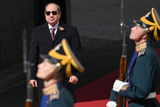 Президент Арабской Республики Египет Абдель Фаттах ас-Сиси прибыл в Кремль на встречу с президентом РФ Владимиром Путиным перед военным парадом, посвященном 80-летию Победы. 9 мая Россия отмечает 80-летие Победы в Великой Отечественной войне 1941-1945 годов. Место: Россия, Москва. Автор: Алексей Даничев/РИА Новости. Встреча президента РФ В. Путина и иностранных лидеров