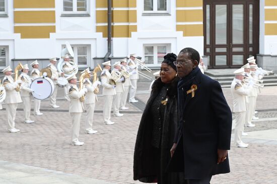 Президент Республики Экваториальная Гвинея Теодоро Обианг Нгема Мбасого прибыл в Кремль на встречу с президентом РФ Владимиром Путиным перед военным парадом, посвященном 80-летию Победы. 9 мая Россия отмечает 80-летие Победы в Великой Отечественной войне 1941-1945 годов. Место: Россия, Москва. Автор: Алексей Даничев/РИА Новости. Встреча президента РФ В. Путина и иностранных лидеров