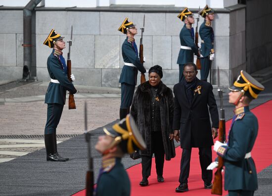 Президент Республики Экваториальная Гвинея Теодоро Обианг Нгема Мбасого прибыл в Кремль на встречу с президентом РФ Владимиром Путиным перед военным парадом, посвященном 80-летию Победы. 9 мая Россия отмечает 80-летие Победы в Великой Отечественной войне 1941-1945 годов. Место: Россия, Москва. Автор: Алексей Даничев/РИА Новости. Встреча президента РФ В. Путина и иностранных лидеров