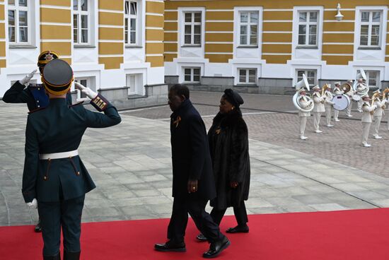 Президент Республики Экваториальная Гвинея Теодоро Обианг Нгема Мбасого прибыл в Кремль на встречу с президентом РФ Владимиром Путиным перед военным парадом, посвященном 80-летию Победы. 9 мая Россия отмечает 80-летие Победы в Великой Отечественной войне 1941-1945 годов. Место: Россия, Москва. Автор: Алексей Даничев/РИА Новости. Встреча президента РФ В. Путина и иностранных лидеров