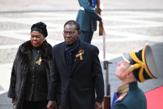 Президент Республики Экваториальная Гвинея Теодоро Обианг Нгема Мбасого прибыл в Кремль на встречу с президентом РФ Владимиром Путиным перед военным парадом, посвященном 80-летию Победы. 9 мая Россия отмечает 80-летие Победы в Великой Отечественной войне 1941-1945 годов. Место: Россия, Москва. Автор: Алексей Даничев/РИА Новости. Встреча президента РФ В. Путина и иностранных лидеров