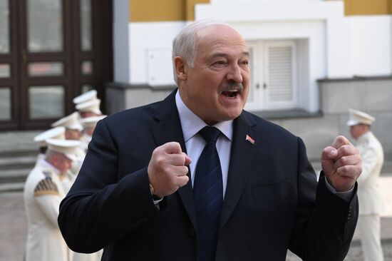 Президент Белоруссии Александр Лукашенко прибыл в Кремль на встречу с президентом РФ Владимиром Путиным перед военным парадом, посвященном 80-летию Победы. 9 мая Россия отмечает 80-летие Победы в Великой Отечественной войне 1941-1945 годов. Место: Россия, Москва. Автор: Алексей Даничев/РИА Новости. Встреча президента РФ В. Путина и иностранных лидеров