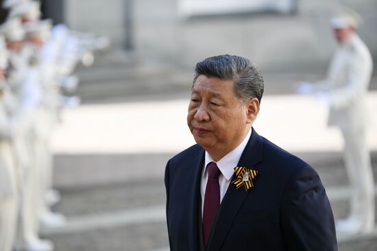 Председатель КНР Си Цзиньпин прибыл в Кремль на встречу с президентом РФ Владимиром Путиным перед военным парадом, посвященном 80-летию Победы. 9 мая Россия отмечает 80-летие Победы в Великой Отечественной войне 1941-1945 годов. Место: Россия, Москва. Автор: Алексей Даничев/РИА Новости. Встреча президента РФ В. Путина и иностранных лидеров