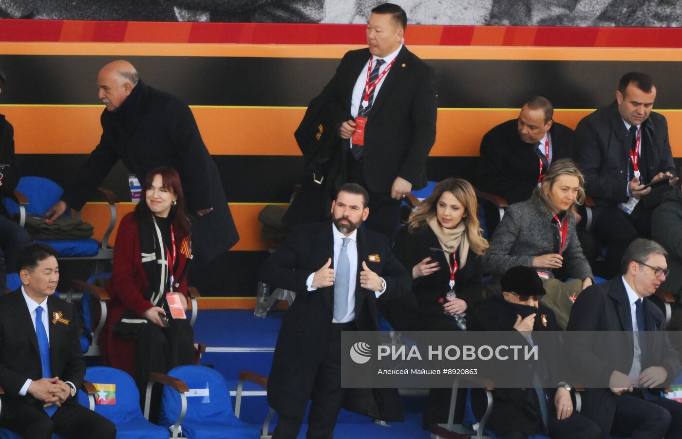 Официальные лица на военном параде в честь 80-летия Победы