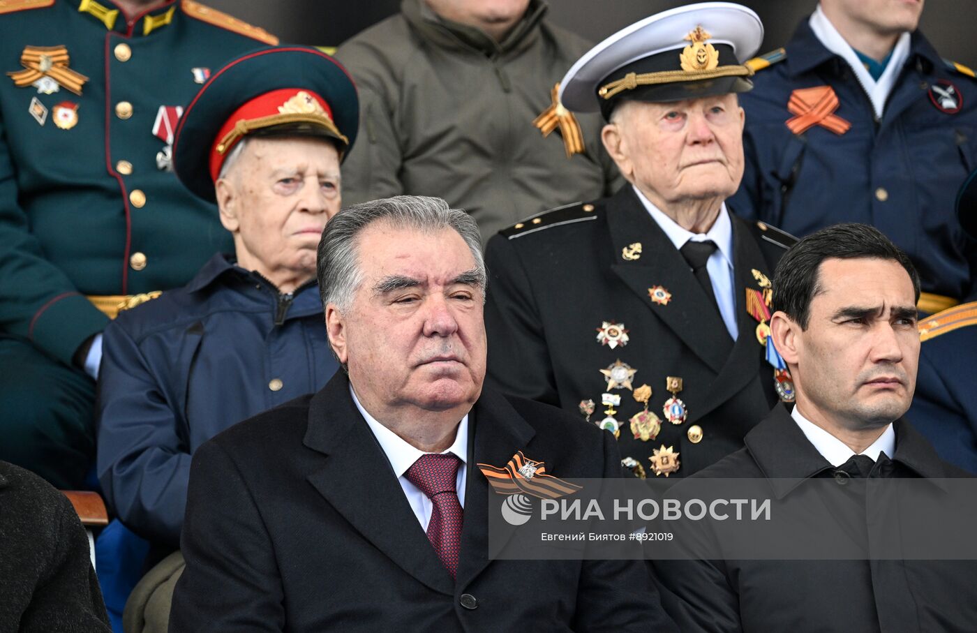 Президент РФ В. Путин и иностранные лидеры на военном параде в честь 80-летия Победы