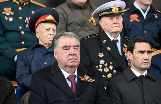 Президент РФ В. Путин и иностранные лидеры на военном параде в честь 80-летия Победы