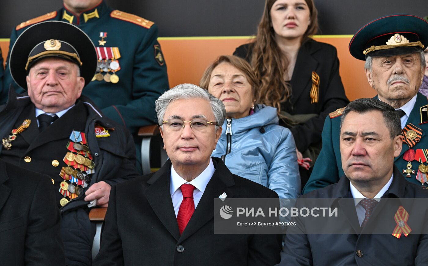 Президент РФ В. Путин и иностранные лидеры на военном параде в честь 80-летия Победы