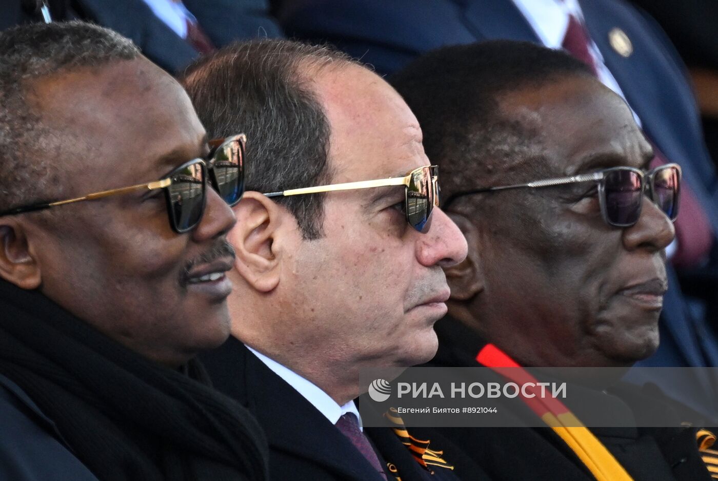 Президент РФ В. Путин и иностранные лидеры на военном параде в честь 80-летия Победы