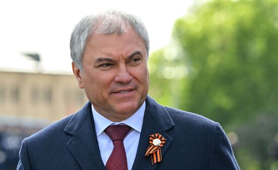 Председатель Государственной Думы РФ Вячеслав Володин на Красной площади в Москве на военном параде, посвященном 80-летию Победы. 9 мая Россия отмечает 80-летие Победы в Великой Отечественной войне 1941-1945 годов. Место: Россия, Москва. Автор: Сергей Бобылев/РИА Новости. Официальные лица на военном параде в честь 80-летия Победы