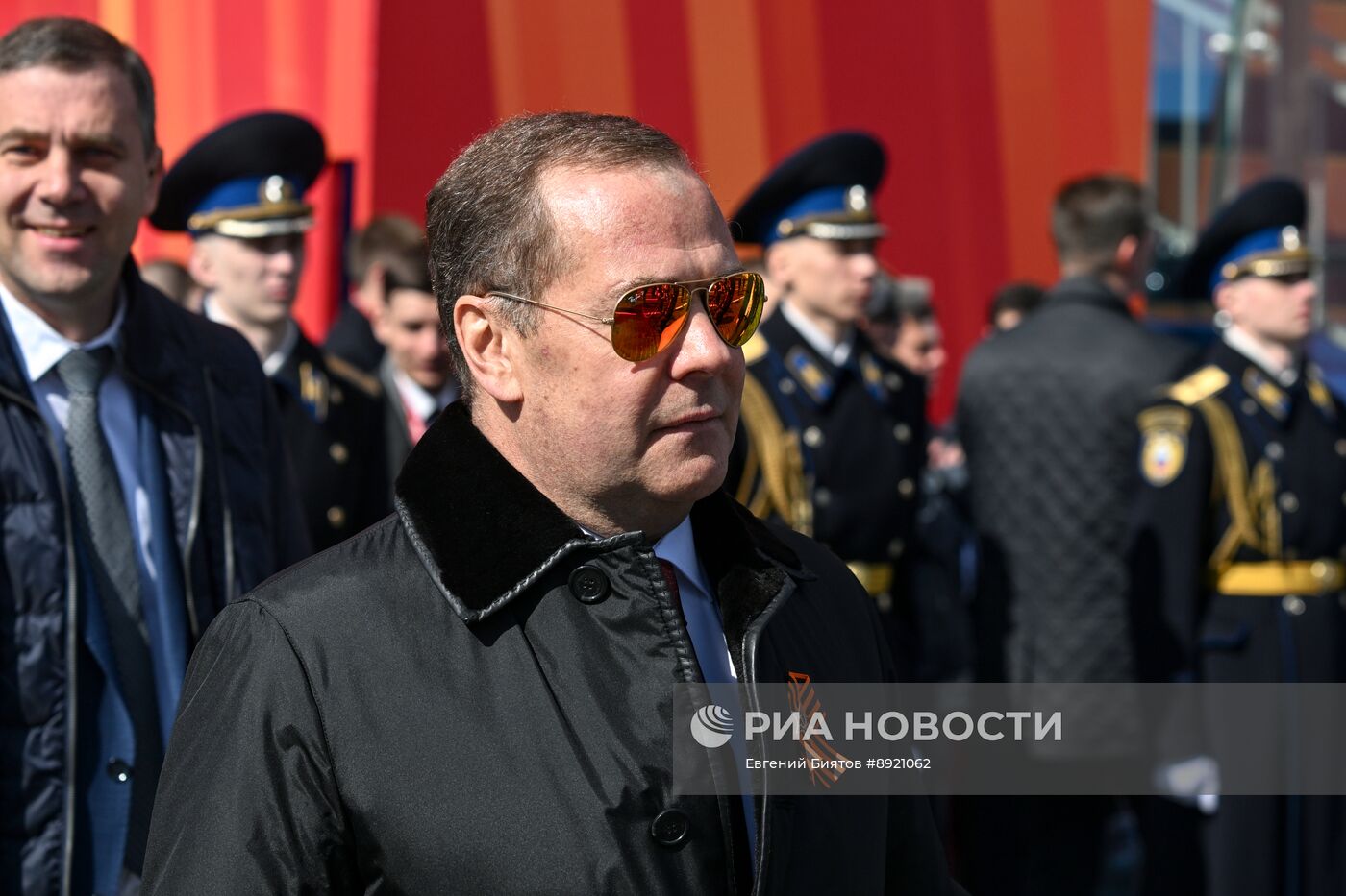 Официальные лица на военном параде в честь 80-летия Победы